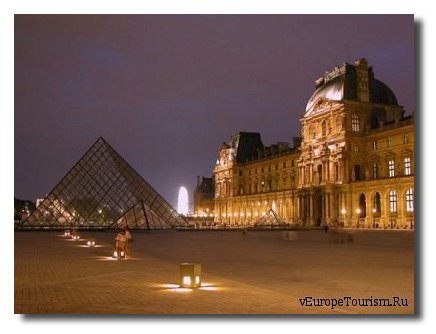 Луврская пирамида во Франции