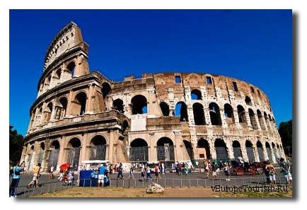 Колизей - основная достопримечательность Италии